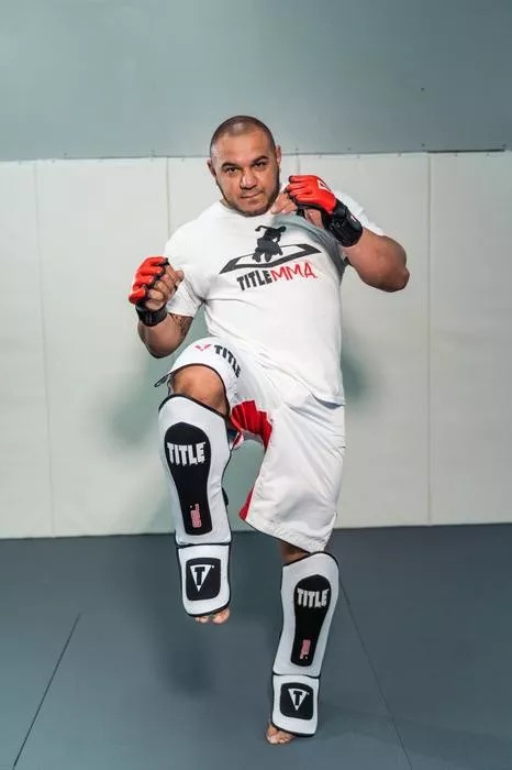 Title GEL Elite Pro Shin & Instep Guards Black /White